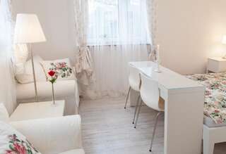 Отели типа «постель и завтрак» B&B 4.Couples & 4.Friends Hostel Краков Двухместный номер с 1 кроватью-32